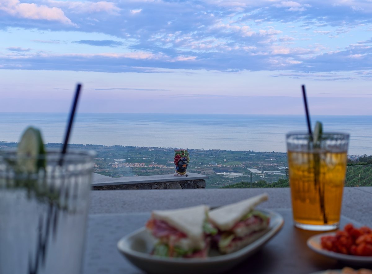 Drinks and small bites overlooking the sea