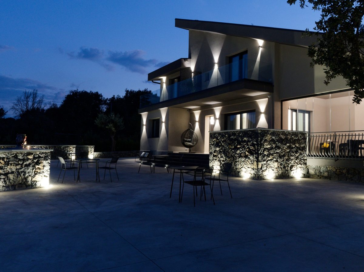 Villa Viognier illuminated in the evening