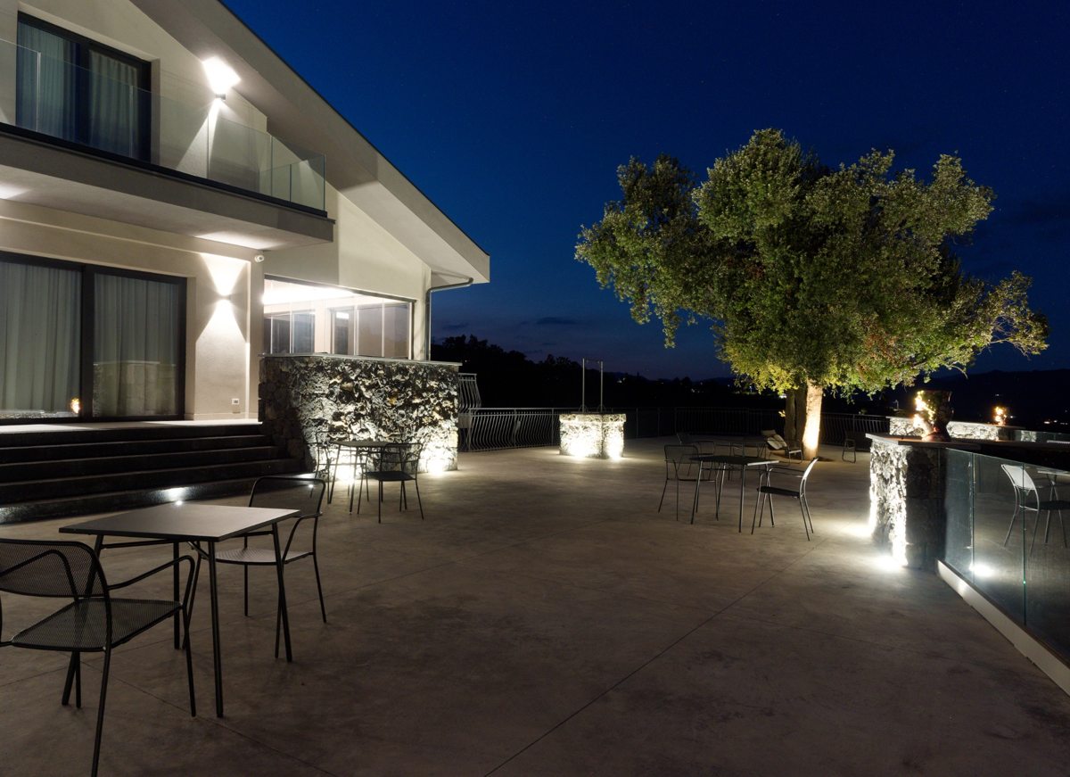 04 · OUTDOORS